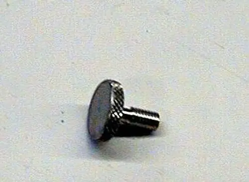 Metallene Rändelschraube von Brötje mit flachem Kopf und Gewinde, auf einem einfarbigen Hintergrund abgebildet.