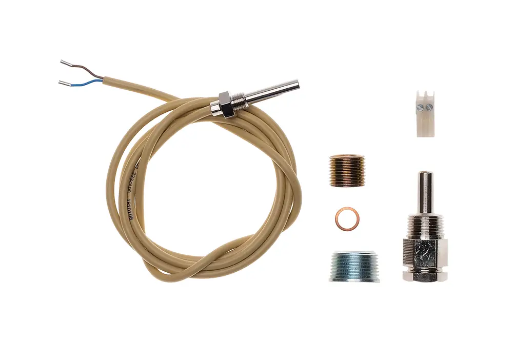 Brötje Kesselfühler mit temperaturmessendem Sensor, Kabel und verschiedenen Anschlussstücken. Enthalten sind Metall- und Kunststoffkomponenten zur Montage.