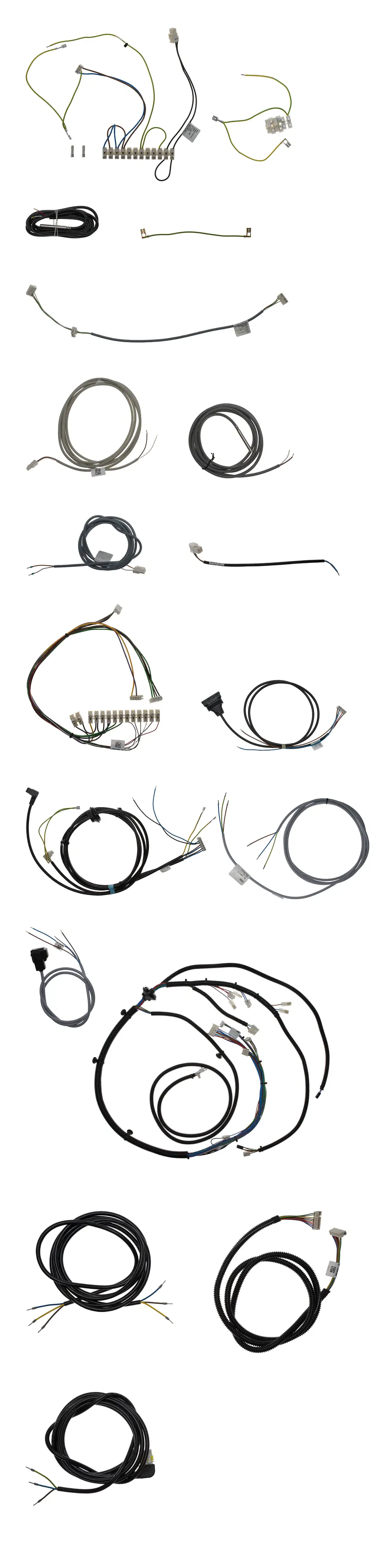 Brötje Kabelbaum BMR, bestehend aus verschiedenen Kabeln und Steckverbindungen, dient der elektrischen Verbindung in Heizungsanlagen.