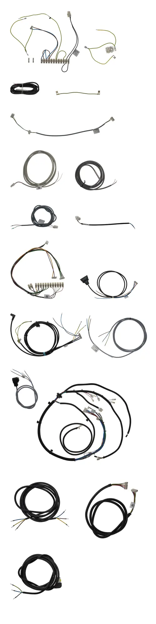 Brötje Kabelbaum BMR, bestehend aus verschiedenen Kabeln und Steckverbindungen, dient der elektrischen Verbindung in Heizungsanlagen.
