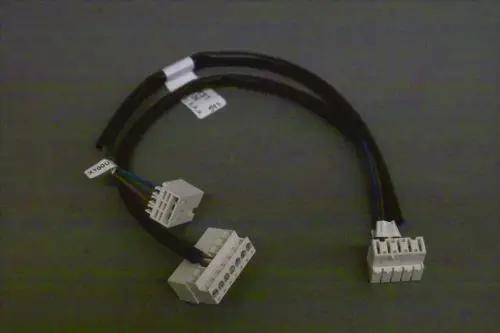 Kabelbaum mit mehreren Steckverbindern und farbigen Drähten, hergestellt von Brötje. Die Anschlüsse sind in unterschiedlichen Konfigurationen angeordnet.