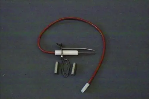 Brötje Zündelektroden mit Kabel und Verbindungselementen. Bestandteile bestehen aus einer angepassten Zündelektrode und Zubehörteilen.