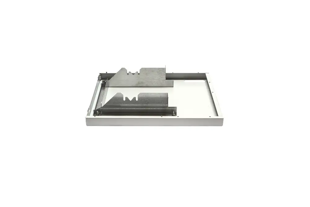 Brötje Kesselfuß/Bodenblech mit metallischen Elementen, das eine flache, rechteckige Struktur bildet. Größe und Details sind nicht sichtbar.