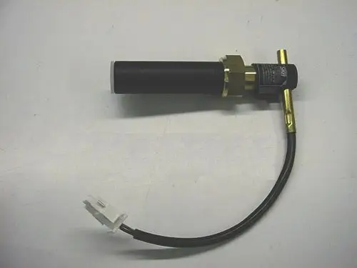 Strömungswächter von Brötje mit schwarzem Gehäuse, Anschlussleitungen und metallischem Teil, auf hellem Hintergrund.