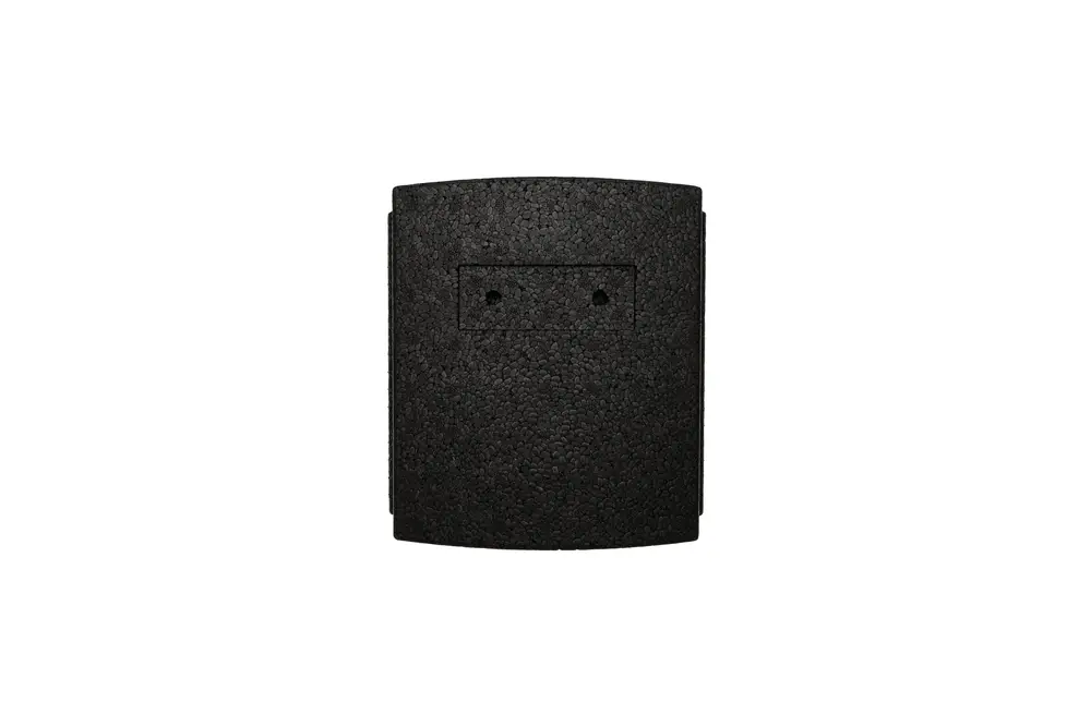 Schwarze Blende von Brötje mit rechteckiger Form und zwei Anschlusslöchern. Das Produkt ist auf einer weißen Fläche dargestellt.