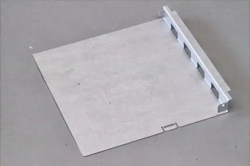 Rechteckiges Strahlungsblech in heller Metalloberfläche, geeignet für Heizsysteme. Brötje-Produkt, keine weiteren Details erkennbar.