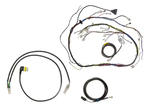 Kabelbaum von Brötje mit mehreren Leitungen und Steckverbindern, übersichtlich angeordnet. Unterschiedliche Kabelstränge zur elektrischen Verbindung.