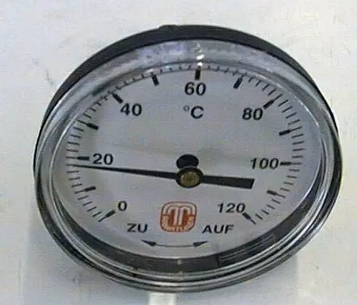 Thermometer zur Temperaturmessung mit einer skalierten Anzeige von -20 °C bis 120 °C. Marke Brötje ist auf dem Ziffernblatt abgebildet.