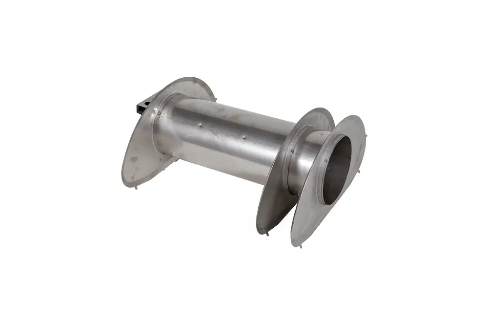 Edelstahl-Wirbulator mit zwei abgerundeten Flanschen an beiden Enden, verwendet in Heizsystemen von Brötje für eine verbesserte Strömungsverteilung.