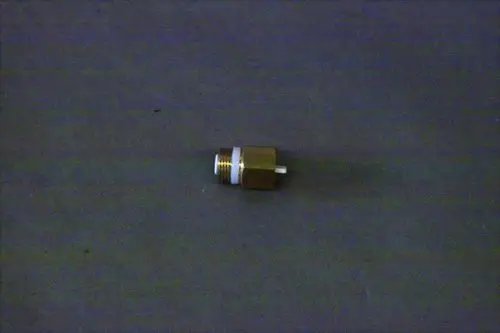 Brötje Rückschlagklappe mit Gewindeanschluss in einem neutralen Raum, zeigt eine einfache, funktionale Bauweise ohne spezifische Kennzeichnungen oder Maße.