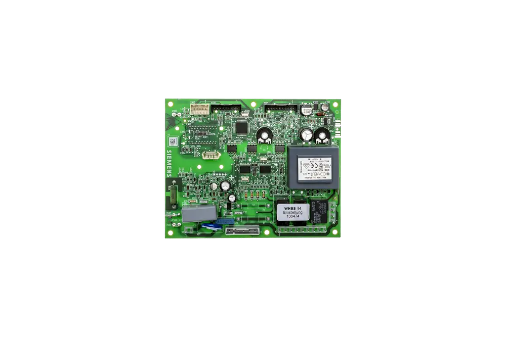 Grüne Leiterplatte mit mehreren elektrischen Komponenten, darunter Widerstände, Kondensatoren und ein Mikrochip. Markennamen "Brötje" sichtbar.