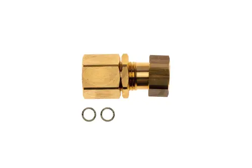 Brass fitting von Brötje mit zwei O-Ringen, verwendet zur Verbindung von Rohren oder Komponenten in Heizanlagen.
