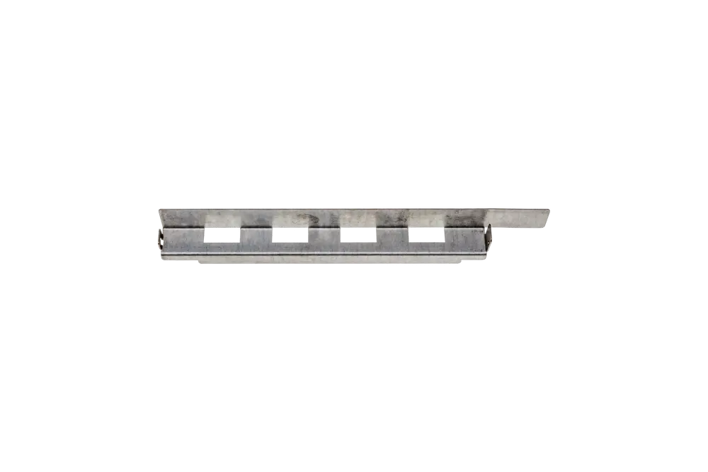 Metallene Arretierschiene in gerader Form, möglicherweise Bestandteil eines Heizsystems von Brötje. Die Schiene hat mehrere Aussparungen und eine seitliche Verlängerung.