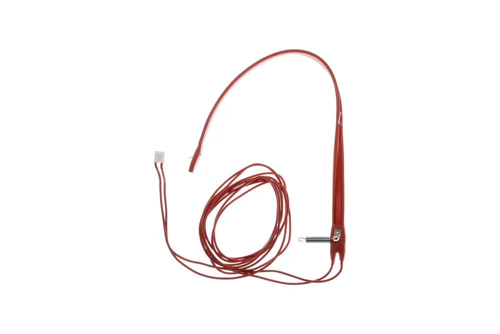 Brötje Heizband mit rotem Kabel, einer Anschlussbuchse und einem Stecker. Das Kabel verläuft zu einer ringförmigen Komponente.