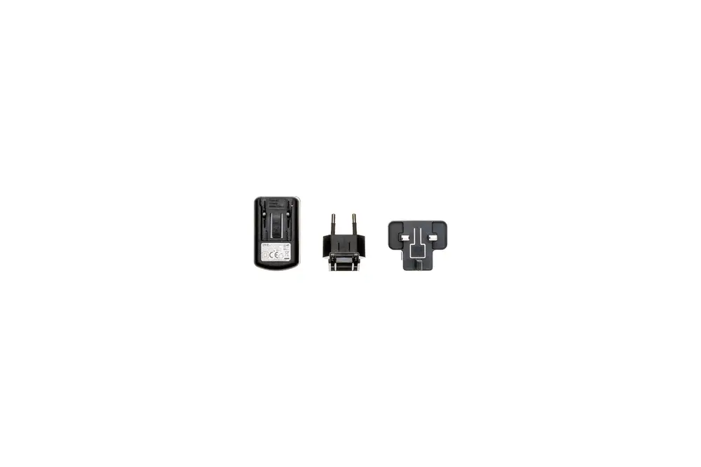 Brötje Netzteil, bestehend aus einem Steckmodul und einem Adapter. Das Netzteil ist schwarz und hat eine kompakte Bauform.