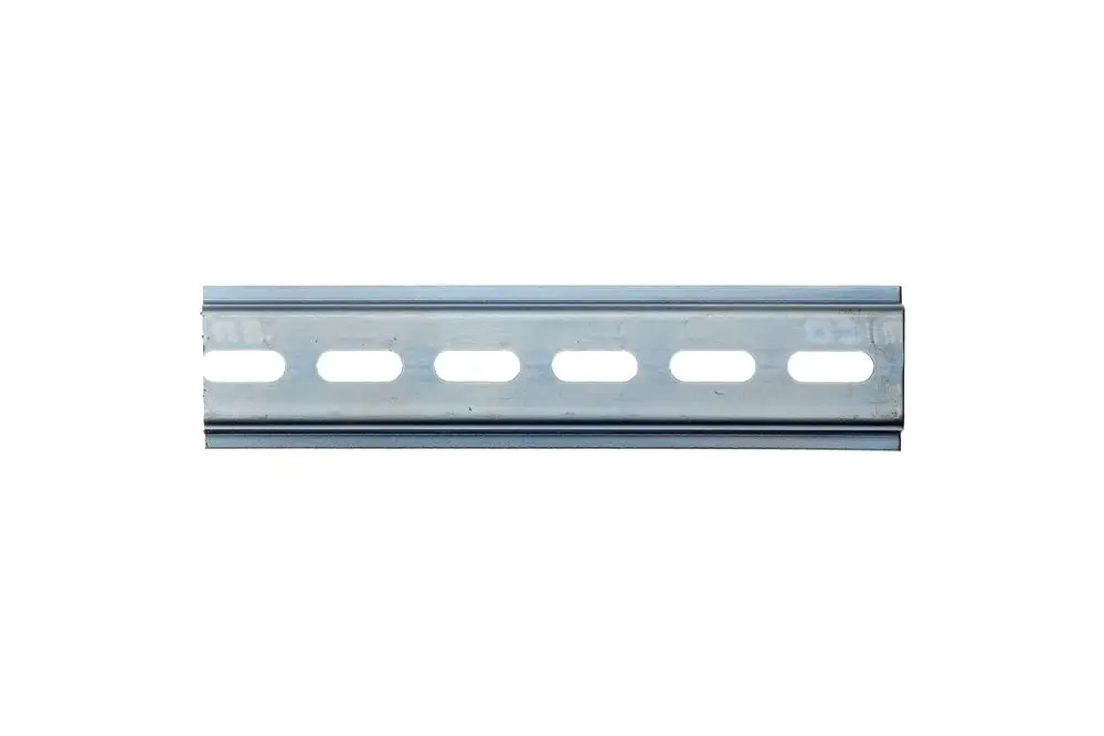 Aluminium-Traverse in Silber mit mehreren gewölbten Öffnungen. Das Produkt könnte mit Brötje Heizsystemen verwendet werden.