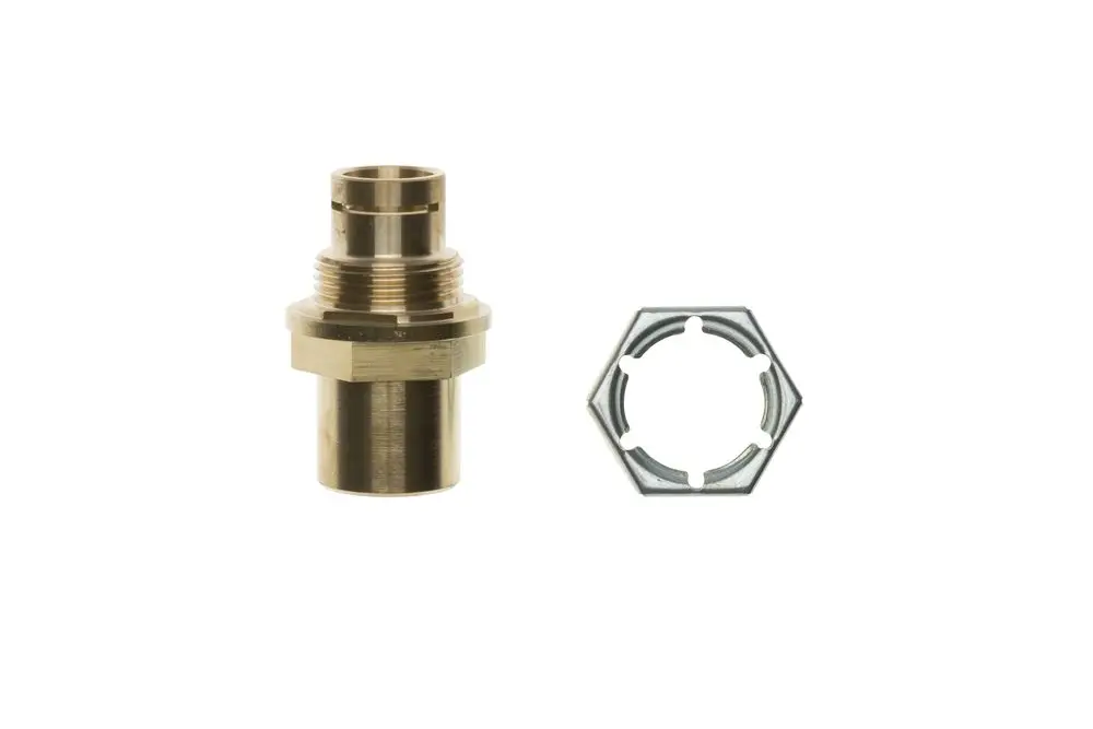 Brass Doppelnippel mit Außengewinde und einem passenden Sechskant. Teil von Brötje Komponenten für Heizungs- oder Sanitärinstallationen.
