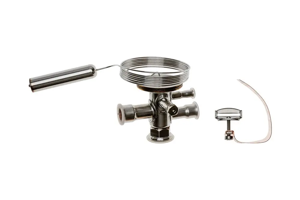 Brötje Expansionsventil mit mehreren Anschlussmöglichkeiten, einschließlich einer Feder und einer Schraube für Anpassungen, in regulärem Design aus Metall.