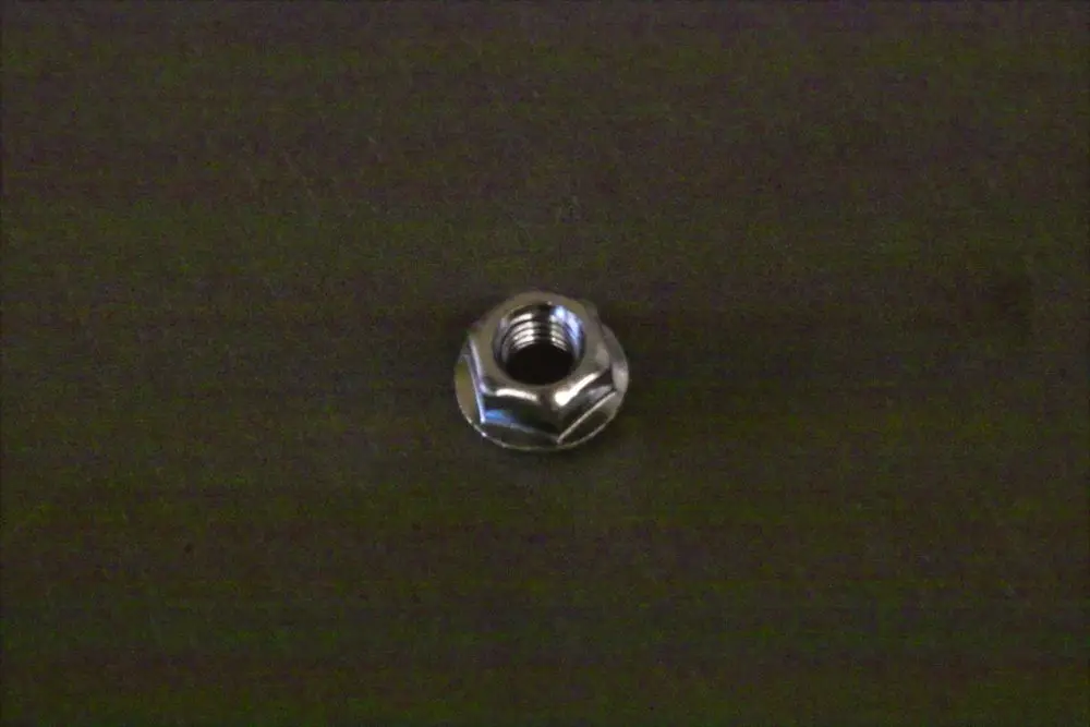 Mutter aus Metall, typischerweise für Schraubverbindungen verwendet. Die Darstellung zeigt das Bauteil in einer neutralen Umgebung. Brötje könnte als Hersteller bekannt sein.