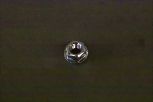 Mutter aus Metall, typischerweise für Schraubverbindungen verwendet. Die Darstellung zeigt das Bauteil in einer neutralen Umgebung. Brötje könnte als Hersteller bekannt sein.