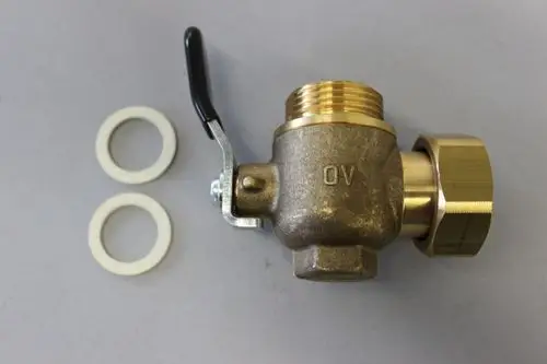 Winkelkugelhahn aus Metall mit einem Hebel und zwei Dichtungen daneben. Das Teil könnte von der Marke Brötje stammen.