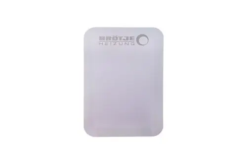 Brötje Isolierungsblende in rechteckiger Form, transparentes Material mit einer vertieften Rundung und Logoaufdruck auf der Oberfläche.