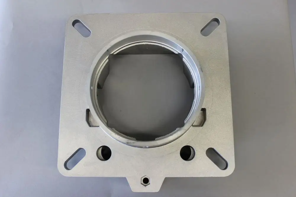 Metallischer Flansch mit runder Öffnung und mehreren Montageschraublöchern, geeignet für Brötje Brenner. Der Flansch zeigt ein schlichtes Design ohne sichtbare Beschriftungen.