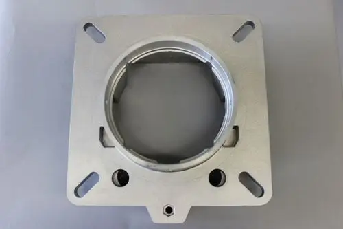 Metallischer Flansch mit runder Öffnung und mehreren Montageschraublöchern, geeignet für Brötje Brenner. Der Flansch zeigt ein schlichtes Design ohne sichtbare Beschriftungen.