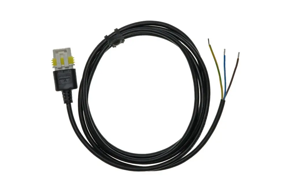 Kabel mit Superseal-Stecker von Brötje, an einem Ende mit Stecker und an dem anderen Ende drei freiliegende Drähte in verschiedenen Farben.