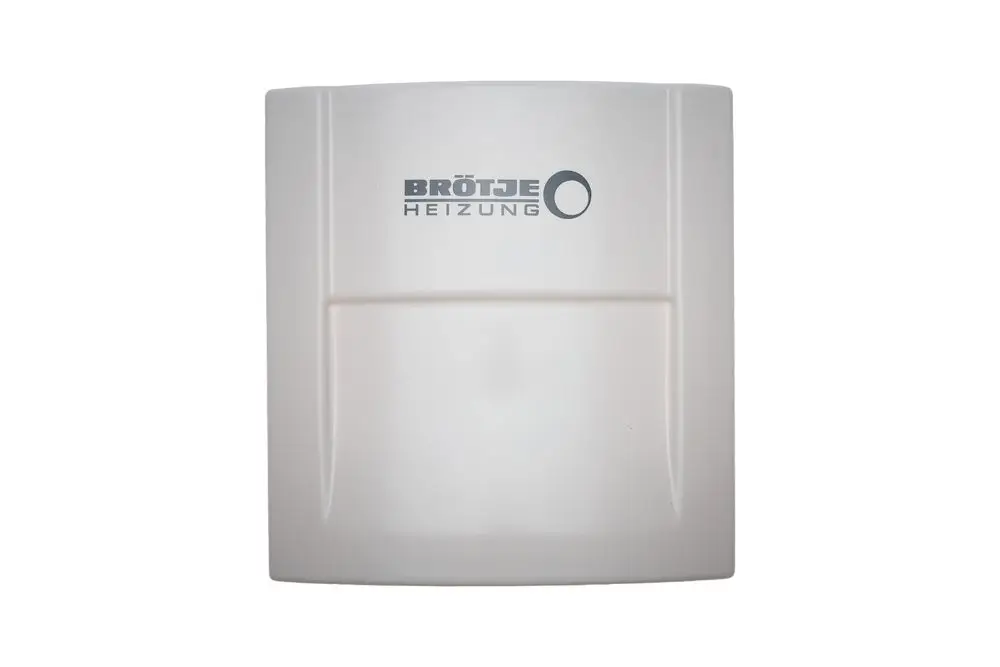 Weißes Gehäuse mit der Aufschrift "BRÖTJE HEIZUNG". Es zeigt ein einfaches, funktionales Design ohne zusätzliche Details oder Merkmale.