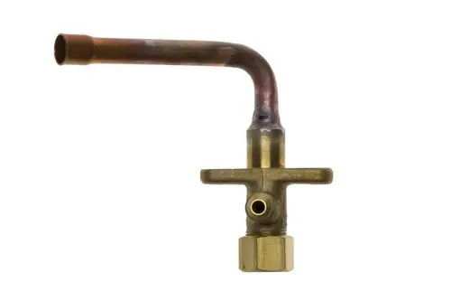 Brötje-Hahn mit einem gebogenen Rohr und einer Schraubverbindung. Das Produkt ist aus Metall gefertigt und dient der Verbindung im Heizungsbereich.