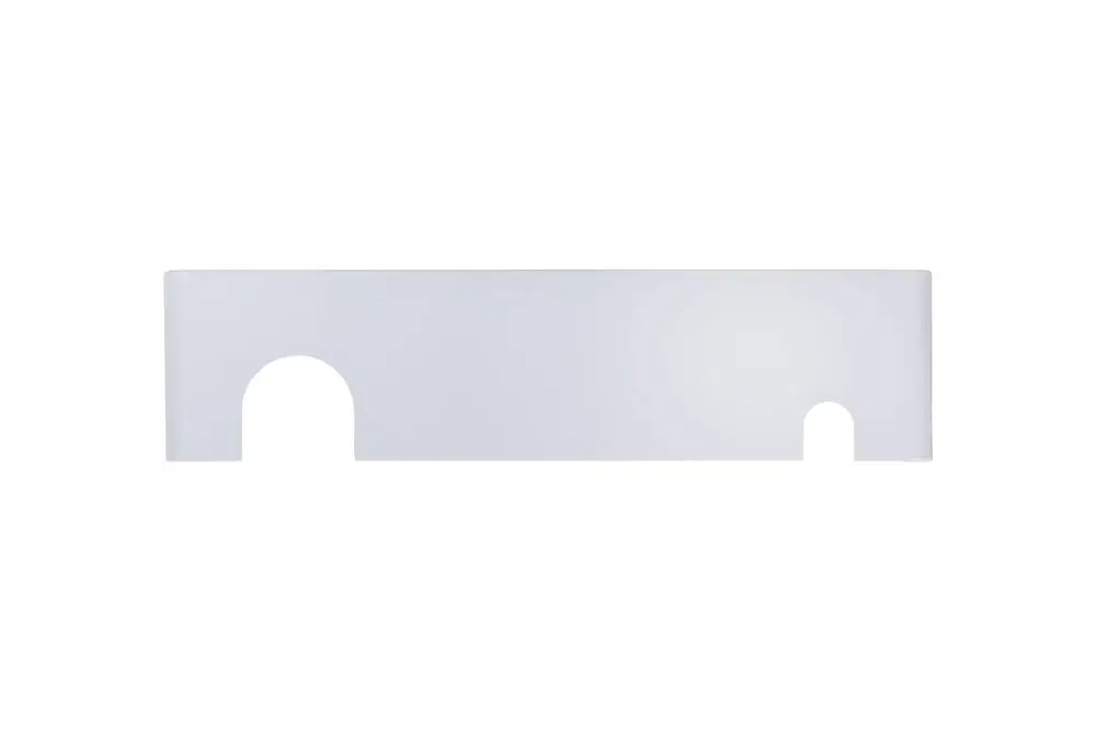 Weißer Verkleidungsdeckel von Brötje mit zwei Aussparungen, geeignet zur Abdeckung einer Heizungsinstallation. Flache Oberfläche ohne weitere Dekoration.