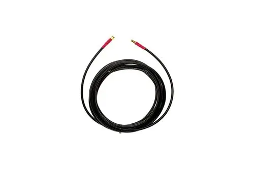 Schwarzes Kabel mit roten Steckern an beiden Enden, möglicherweise zur Verlängerung. Brötje wird durch das Design und die Farbwahl repräsentiert.
