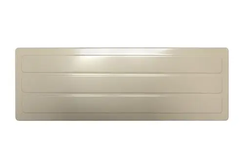 Helle, rechteckige Verkleidung von Brötje mit drei horizontalen Rillen. Die Oberfläche ist glatt und reflektierend, geeignet für Heizungs- oder Klimatechnik-Anwendungen.