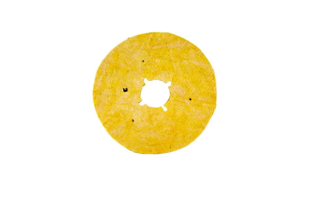 Gelbe runde Isoliermatte mit mittigem Loch und mehreren Löchern an der Außenseite, für den Einsatz bei Brötje-Produkten zur Türisolierung.