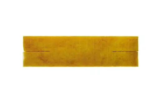 Brötje Isolierung in gelber Farbe, rechteckige Form mit mehreren gleichmäßigen Rillen, auf weißem Hintergrund.