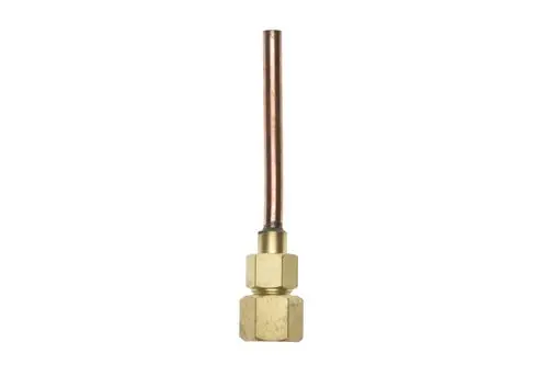 Brötje Produkt, bestehend aus einem metallenen Stopfen mit einer länglichen, kupferfarbenen Röhre und einem unteren, sechskantigen Verbindungselement aus Messing.