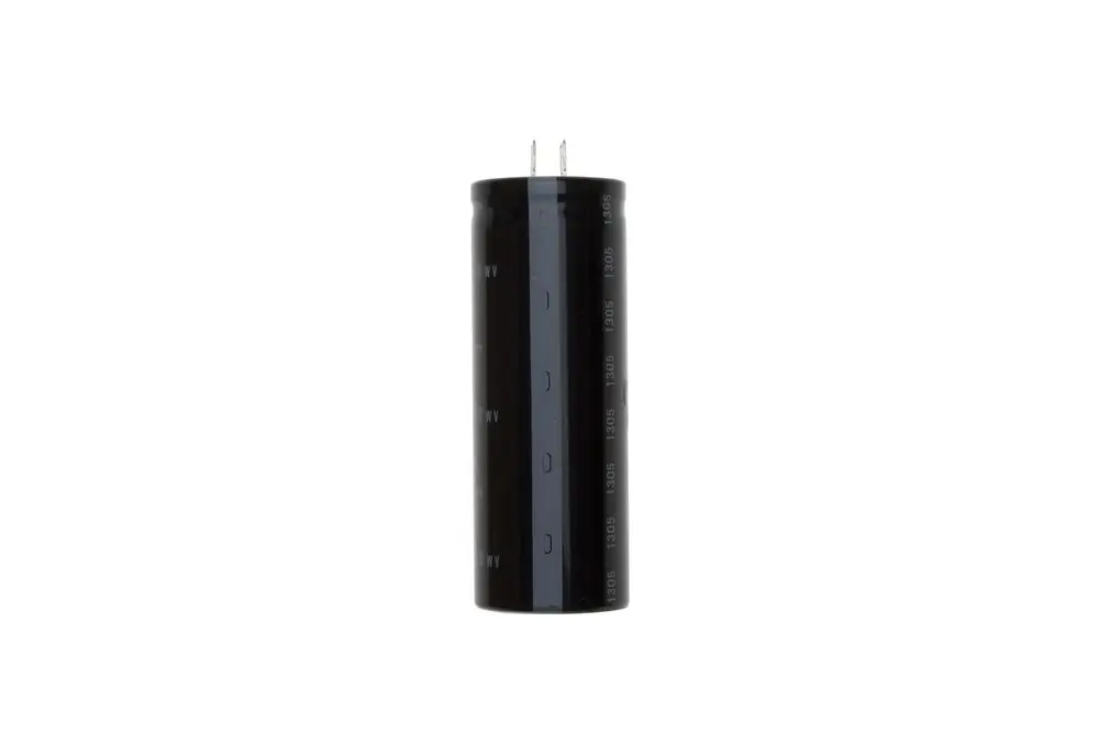 Brötje Kondensator in zylindrischer Form, schwarz lackiert mit zwei Anschlussstiften oben. Auf der Oberfläche sind nicht näher erkennbare Markierungen sichtbar.