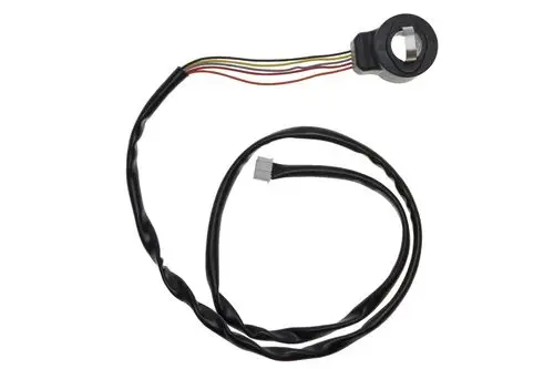 Brötje Expansionsventil mit elektrischen Anschlüssen. Das Produkt zeigt eine Kombination aus mehreren farbigen Kabeln und einem Stecker, der an ein Ventil angeschlossen werden kann.