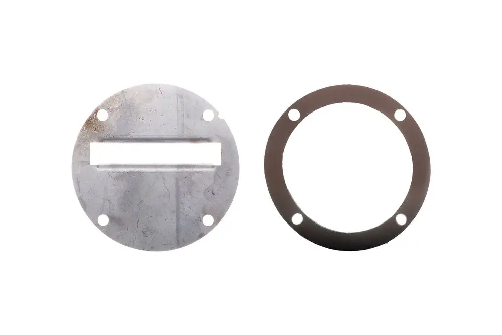 Metallplatte mit runder Form und einer rechteckigen Öffnung in der Mitte. Vier Bohrungen zur Befestigung sind rund um die Platte sichtbar. Produkt von Brötje.