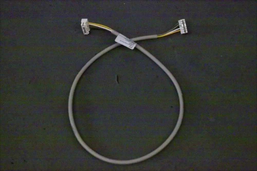 Graue Kabelverbindung von Brötje mit zwei Steckern. Kabel enthält mehrere isolierte Drähte in verschiedenen Farben, dient wahrscheinlich zur Verbindung von elektrischen Komponenten.