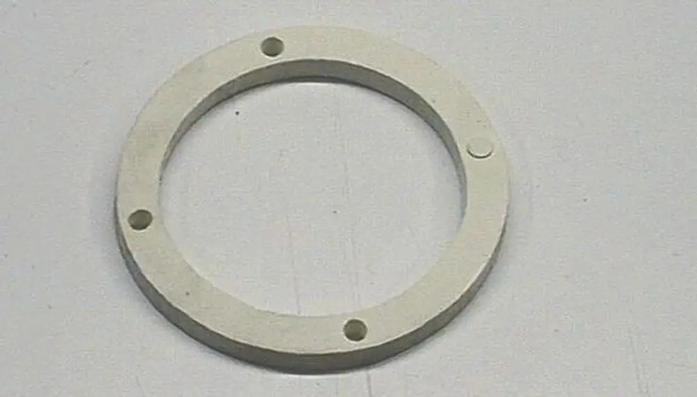 Runde Dichtung aus einem hellen Material mit mehreren Bohrungen, geeignet für Brötje-Geräte.
