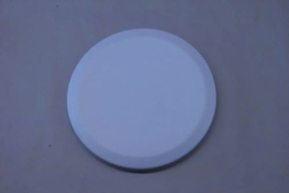Weißer runder Deckel auf hellem Untergrund, geeignet für Brötje-Geräte. Der Deckel hat eine glatte Oberfläche und keine sichtbaren Beschriftungen oder Markierungen.