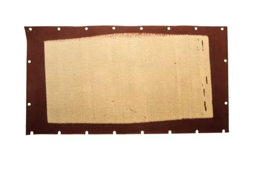 Brötje Dichtung für Wartungsklappe, rechteckige Form mit braunem Rand und beige Innenfläche, mehrere Löcher zur Befestigung auf einer strukturierten Oberfläche.