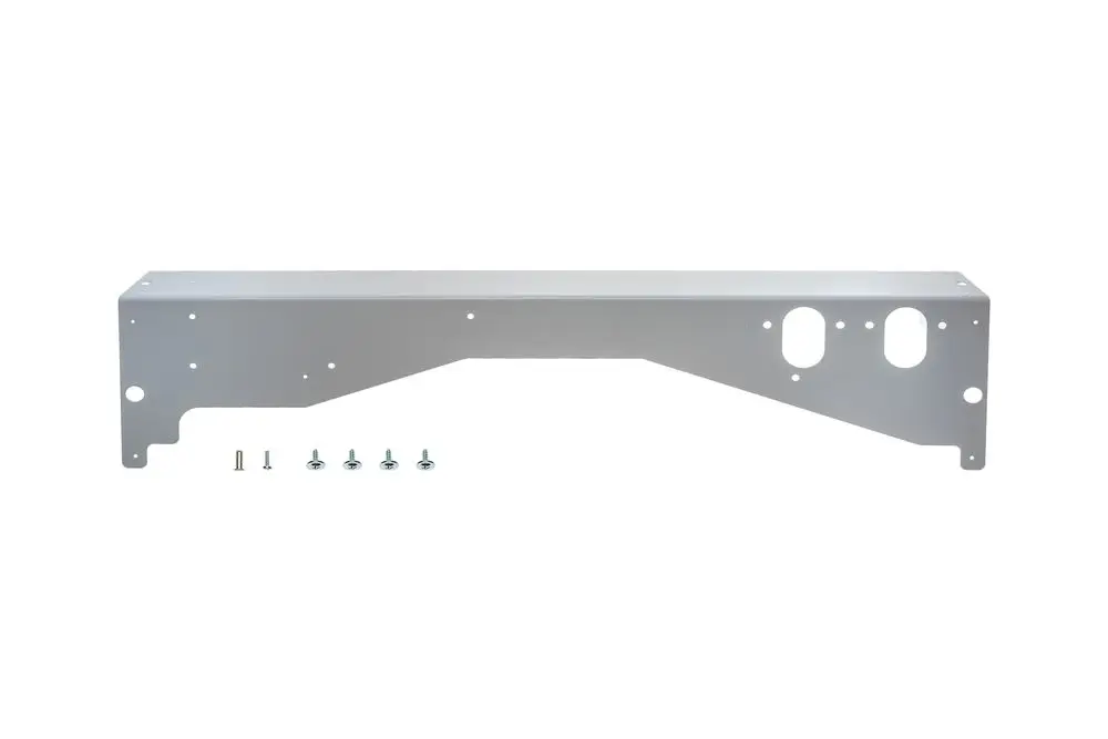 Brötje Halter für Regelungsbox in grauer Farbe. Das Metallteil verfügt über mehrere Bohrungen und wird mit Schrauben geliefert.