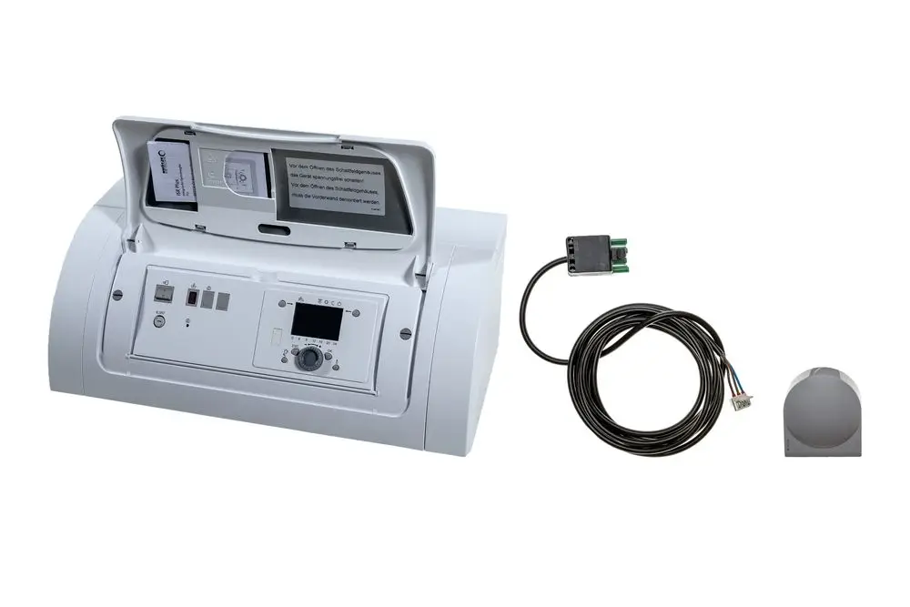 Weiße Steuerungseinheit von Brötje mit aufklappbarem Deckel, Tasten und Display, sowie einem Verbindungskabel und einem Sensor.