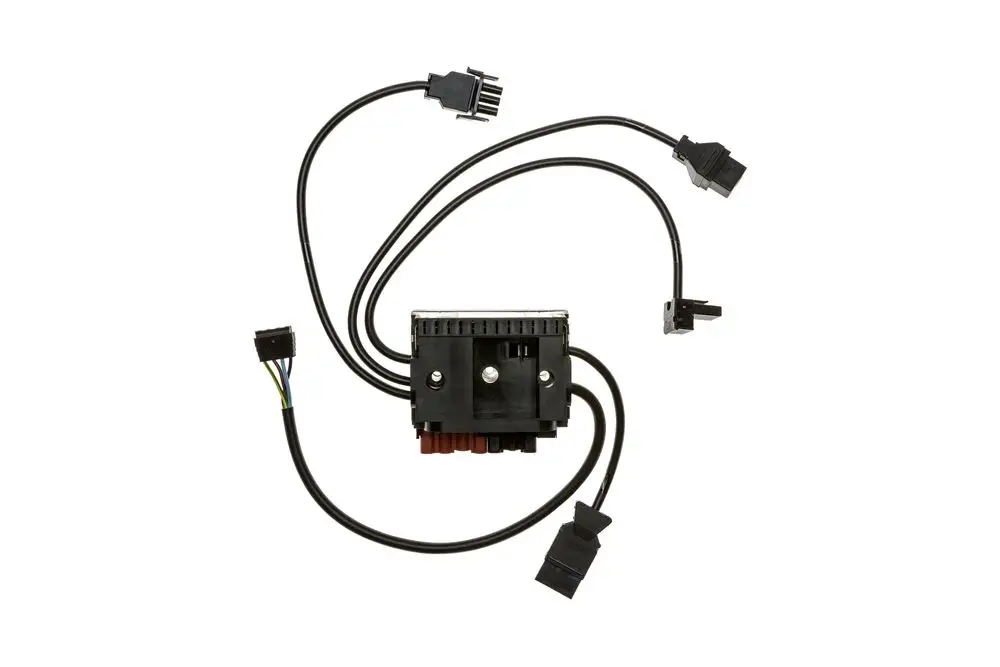 Brötje Verdrahtungseinheit mit mehreren Kabeln und Anschlüssen, die zur elektrischen Verbindung von Komponenten dient. Einheit in rechteckiger Form mit mehreren Steckverbindern.