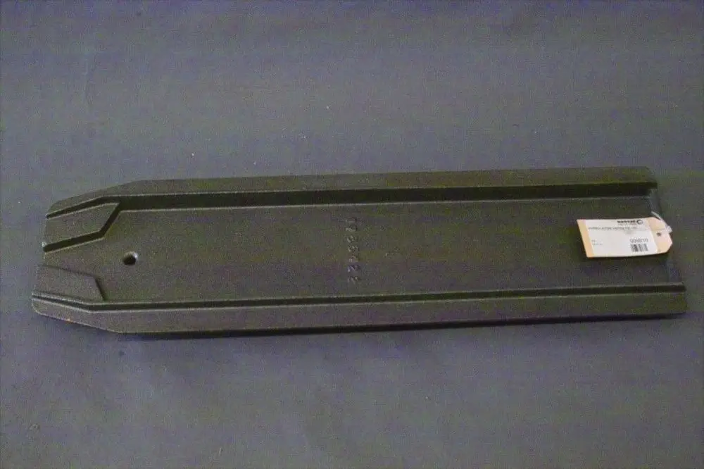Brötje Wirbulator in schwarzer Ausführung, rechteckige Form mit einer langen, flachen Oberfläche und zwei seitlichen Rillen, mit einem Preisetikett auf der rechten Seite.