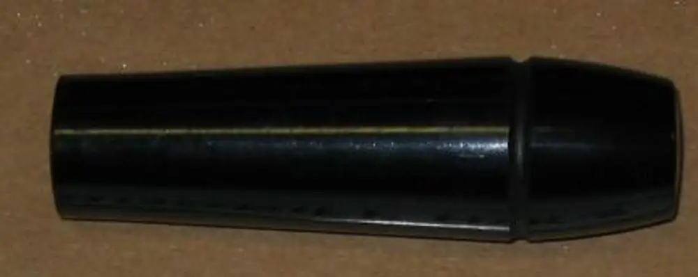 Schwarzer Handgriff mit konischer Form, geeignet für die Verwendung mit Produkten der Marke Brötje, auf einer strukturierten Oberfläche abgebildet.
