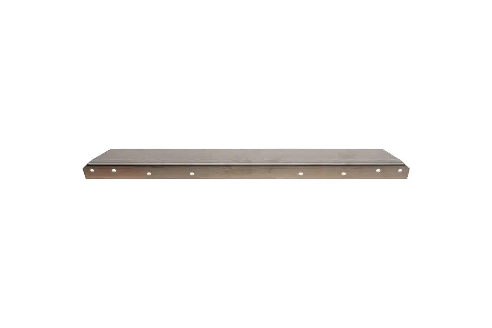 Einfache Metallhalterung von Brötje zur Dachmontage, länglich mit Befestigungslöchern, in neutralem Finish.